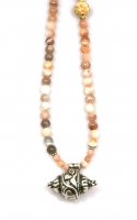 Heaven Eleven - dames ketting- sunstone kralenketting met speksteen en opvallende zilverkleurige kra